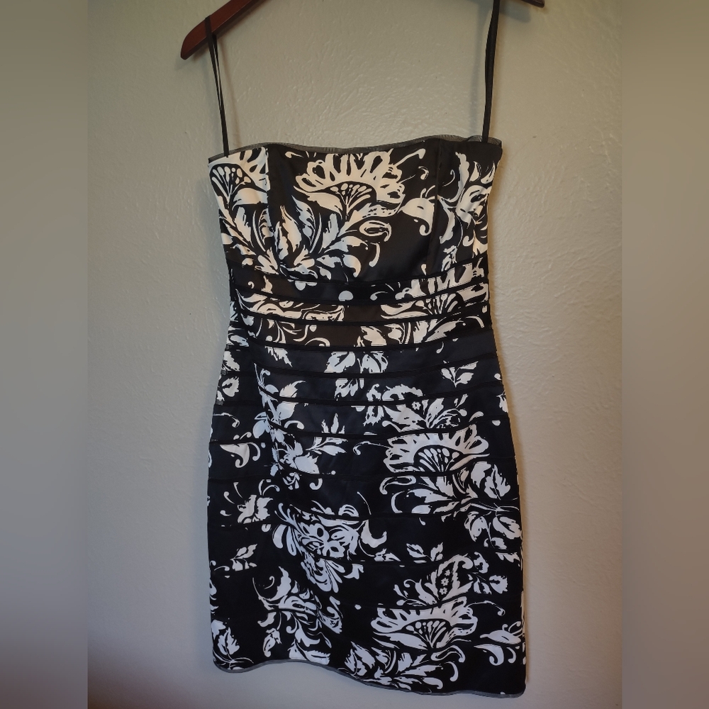 WHBM White House Black Market Black White Satin Floral Strapless Cocktail Dress - Picture 3 of 12